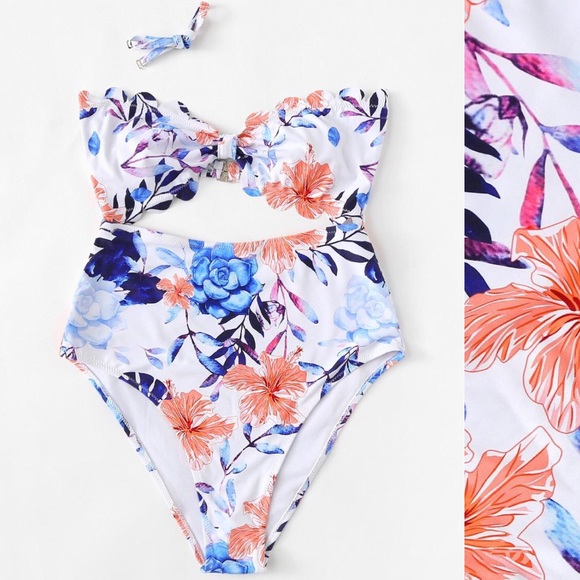 Other - 🆕Scallop trim cut out floral one piece swimsuit